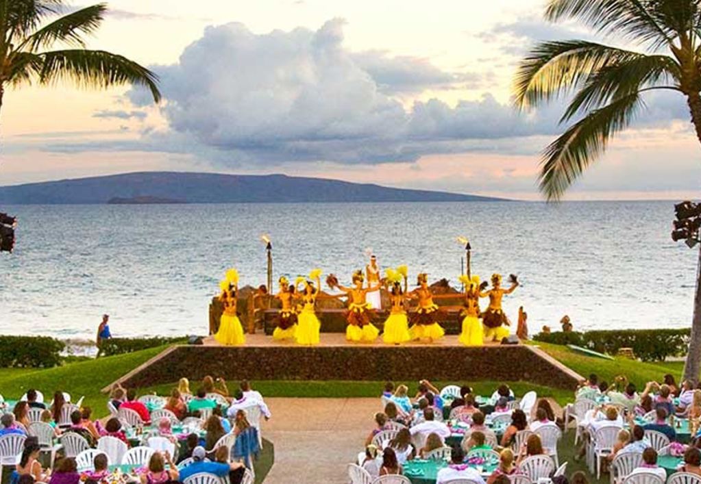 Marriott Wailea luau at sunset